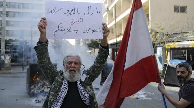Lebanon protesters back on streets as pound loses 90% of its value Lebanon protesters back on streets as pound loses 90% of its value