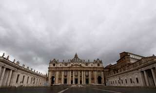 Senior cardinal, 9 others, face Vatican fraud trial