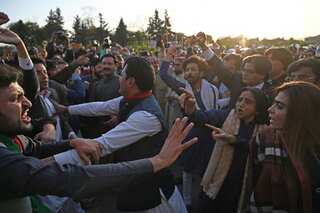 Pakistan opposition's long march postponed over differences on mass resignations