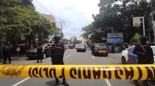 Suspected suicide bombers injure many at Indonesian church as Easter week begins