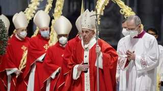 On Palm Sunday, Pope says devil taking advantage of pandemic 