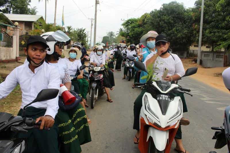 Myanmar protesters defy crackdown as UN envoy warns of 'imminent bloodbath' Myanmar protesters defy crackdown as UN envoy warns of 'imminent bloodbath'