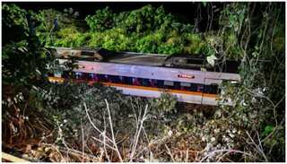 Taiwan transport minister resigns over train crash