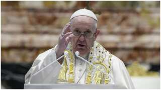 Pope Francis thanks journalists for exposing sexual abuse cases