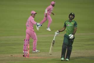 What does cricket’s law book say on Fakhar Zaman-Quinton de Kock run-out incident?