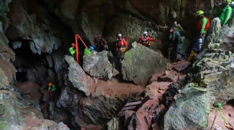 Team of 100 rescuers