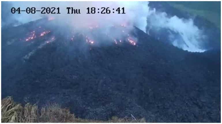 'Explosive' volcanic eruption rocks Caribbean island St Vincent 'Explosive' volcanic eruption rocks Caribbean island St Vincent