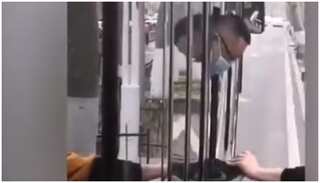 Video: Travellers ensure man misbehaving with a student on bus doesn't escape