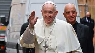 Pope celebrates mass of 'mercy' with prisoners, refugees