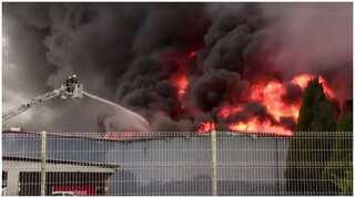 Fire threatens industrial area in northwestern Spain