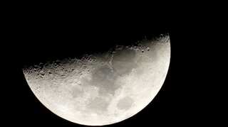 Elon Musk's SpaceX wins NASA's $2.9 billion moon lander contract over Bezos' Blue Origin