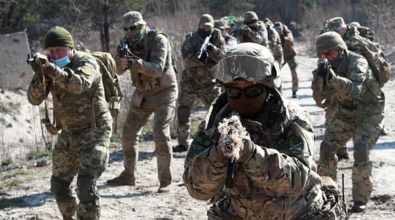 Women join Ukraine's army in huge numbers as Russian threat looms