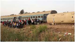 11 dead, 98 injured after train derails in Egypt
