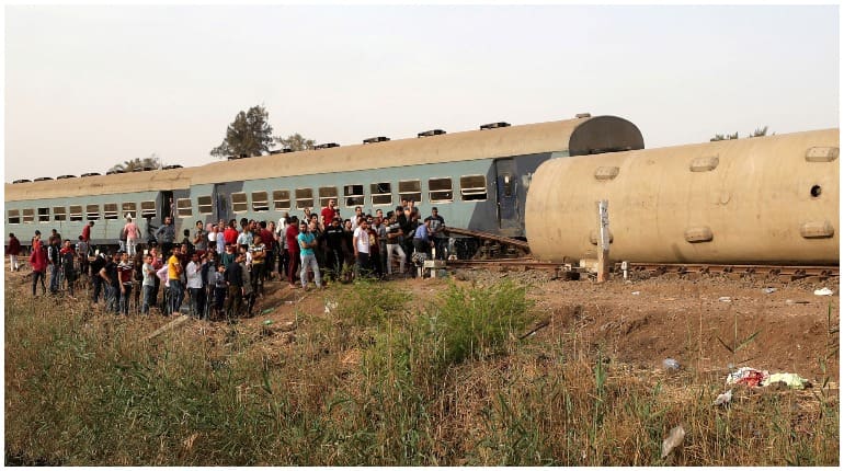 11 dead, 98 injured after train derails in Egypt