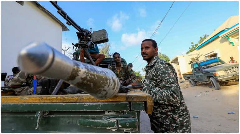 Somali government troops face off with forces loyal to sacked police boss
