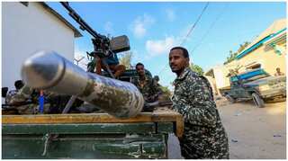 Somali government troops face off with forces loyal to sacked police boss