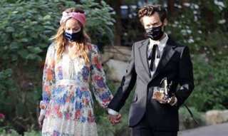 Olivia Wilde 'sings along' while watching beau Harry Styles perform at Las Vegas