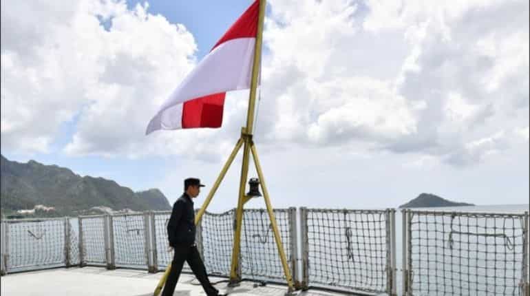 Indonesia searches for missing submarine with 53 on board, seeks help from Australia, Singapore Indonesia searches for missing submarine with 53 on board, seeks help from Australia, Singapore