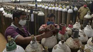 PM reviews progress of converting nitrogen plants to produce oxygen