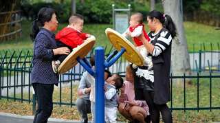 China professor calls for million-yuan reward to boost birth rates 