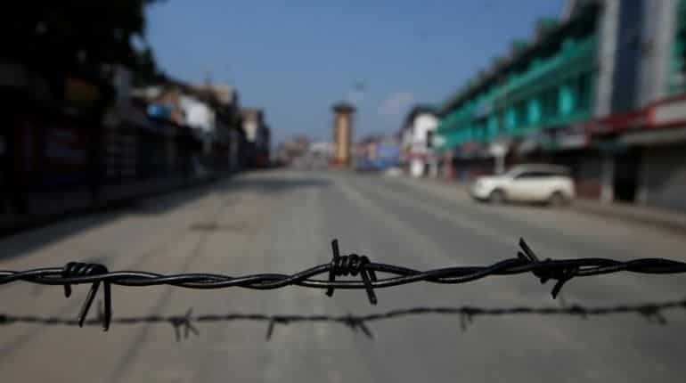 Jammu and Kashmir to go into complete lockdown from tonight Jammu and Kashmir to go into complete lockdown from tonight