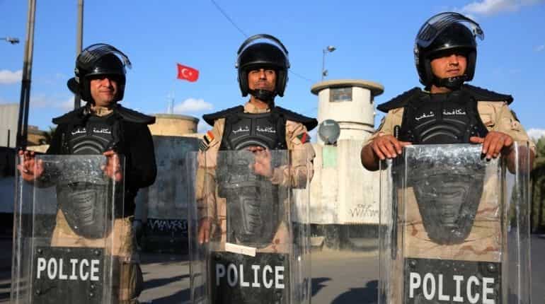 Iraqi police questioned after 21 prisoners escape jail