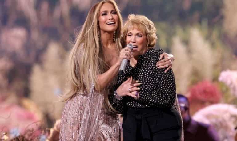 Jennifer Lopez and her mom performs at the Global Citizen concert