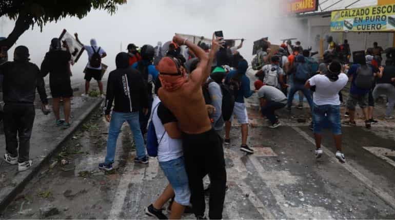 Venezuela denounces 'kidnapping' of eight soldiers by Colombian armed groups Venezuela denounces 'kidnapping' of eight soldiers by Colombian armed groups