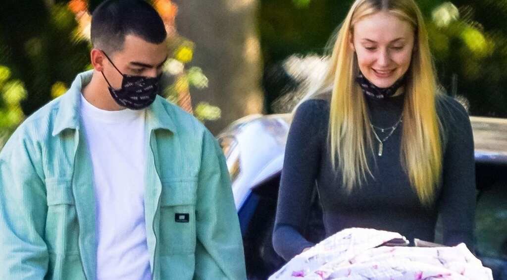 Sophie Turner slams paparazzi for photographing her daughter, deletes rant video later