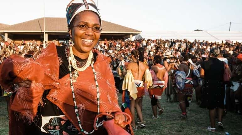 Battle for throne intensifies as Zulu queen buried in South Africa