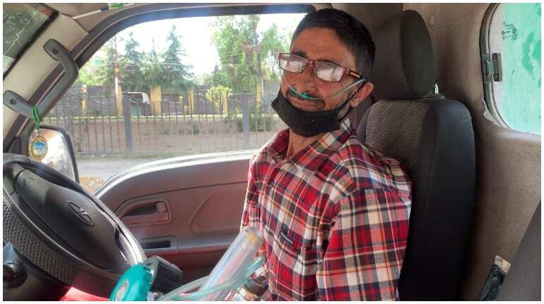 India Covid warriors: Asthmatic driver, himself on oxygen support, supplies O2 cylinders to Covid patients India Covid warriors: Asthmatic driver, himself on oxygen support, supplies O2 cylinders to Covid patients
