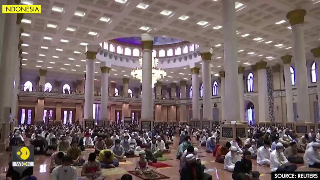 Indonesian Muslims celebrate Eid Al-Fitr with masks and prayers