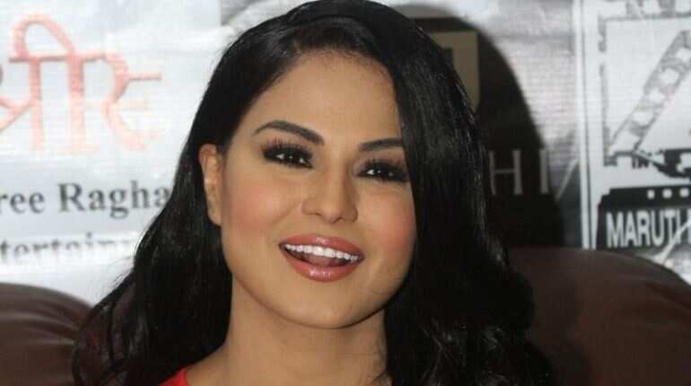 Pakistani actress Veena Malik quotes Adolf Hitler on Twitter amid Israel-Palestine tensions, deletes tweet later
