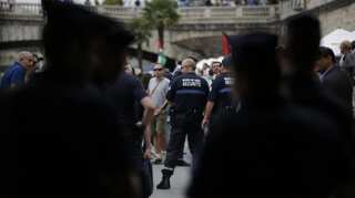 Tensions in Paris as pro-Palestinian protesters defy police