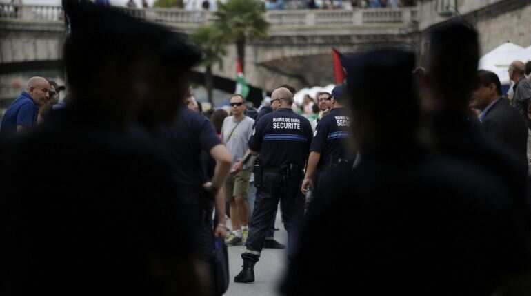 Tensions in Paris as pro-Palestinian protesters defy police
