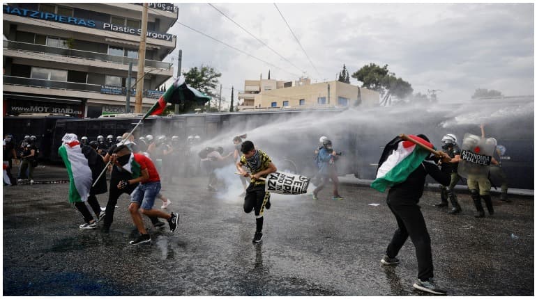 Thousands rally against COVID-19 vaccinations in Athens