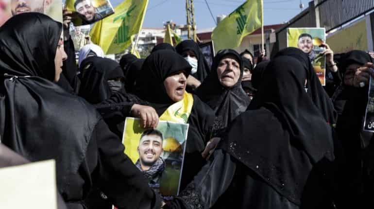 Lebanon mourns Hezbollah protester killed by Israeli fire Lebanon mourns Hezbollah protester killed by Israeli fire