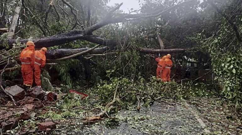Four dead as powerful cyclone heads for India Four dead as powerful cyclone heads for India