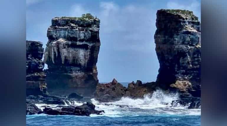 Galapagos Islands' iconic Darwin’s Arch collapses into sea Galapagos Islands' iconic Darwin’s Arch collapses into sea