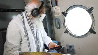 PM conducts aerial survey of cyclone-hit Guj, announces Rs 1,000 crore aid