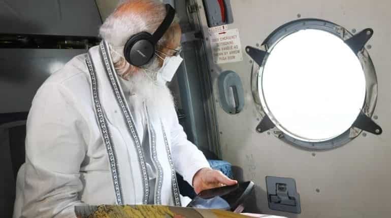 PM conducts aerial survey of cyclone-hit Guj, announces Rs 1,000 crore aid