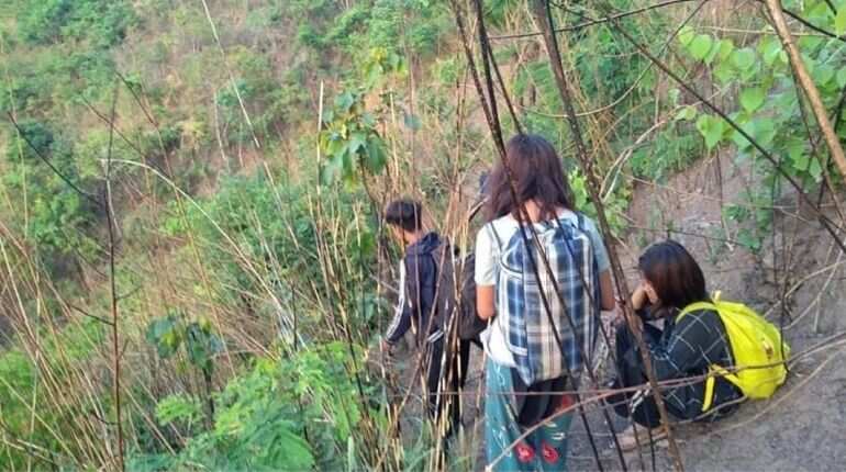 Myanmar town near India border sees exodus as thousands flee fighting