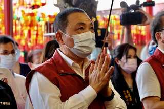 Taiwan seeks more vaccines from US amid virus surge