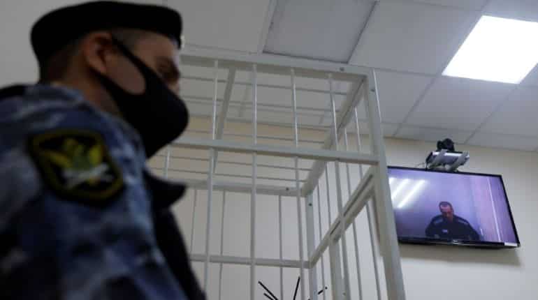 Putin critic Alexei Navalny sues prison for censoring his newspapers