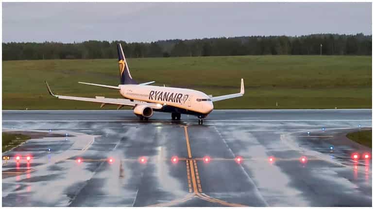Ryanair plane diverted to Berlin over 'potential threat' Ryanair plane diverted to Berlin over 'potential threat'