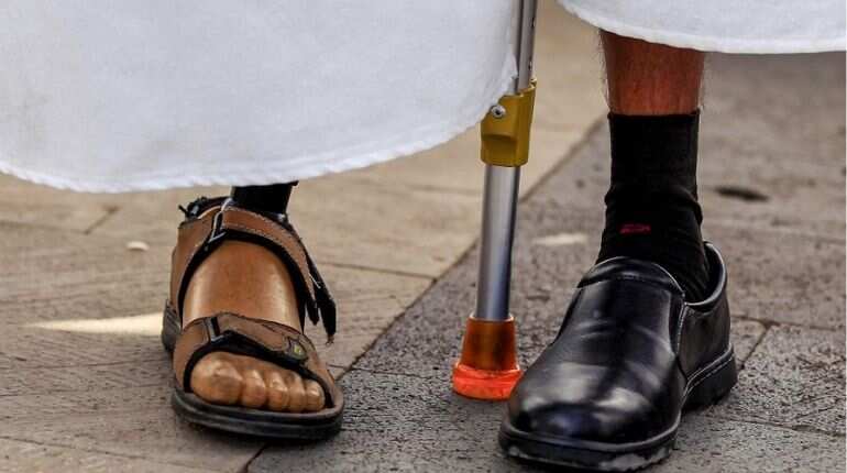 'Hundreds' of pictures show Australian soldiers drinking from slain Afghan's prosthetic leg, court told