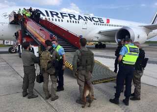 French authorities scramble Rafale jet after bomb threat in Air France plane
