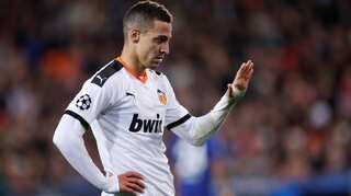 Football: Spain call up five extra players after captain tests COVID-19 positive