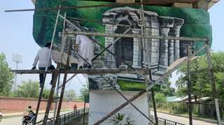 In absence of art galleries, Kashmiri artists paint public spaces to showcase their work