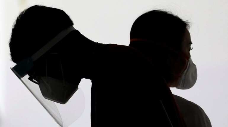 Scientists urge UK to expand official list of symptoms for Covid-19